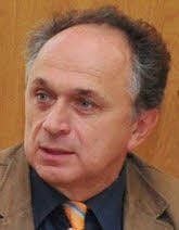 Teucherns Bürgermeister Frank Puschendorf ist von der Kritik sichtlich betroffen.