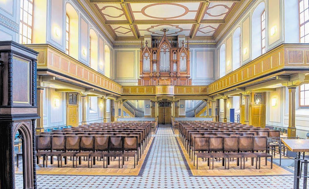 Die Kirche St. Agnus in Köthen wurde 1694 bis 1699 unter dem Patronat der lutherischen Fürstin Gisela Agnes vom Zerbster Baumeister Johann Bernhard Beuchel erbaut. In St. Agnus wirkte auch der Köthener Hofkapellmeister Johann Sebastian Bach.