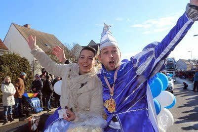 In Sandersdorf (Anhalt-Bitterfeld) fand der Karnevalsumzug bereits Anfang Februar statt. Das Prinzenpaar Anika und René grüßte das närrische Volk.