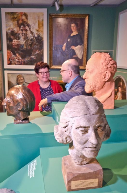 Im Stadtmuseum wird eine Büste von Betty Heimann gezeigt, die von der Künstlerin Grete Budde geschaffen wurde.