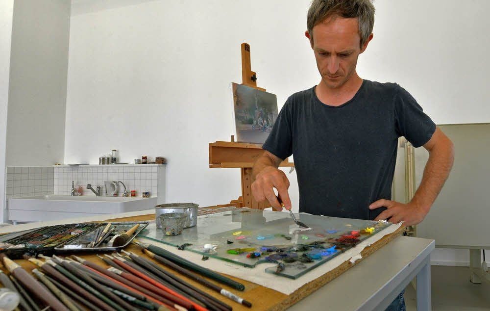 In diesem Sommer mischt Colin Crotty die Farbe im Atelier der Kreativwerkstatt im Bestehornpark.