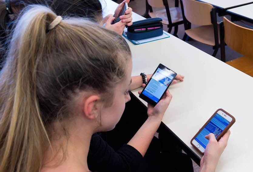 Am Herdergymnasium Merseburg wird fleißig für das Schulhofkonzert mit Glasperlenspiel geklickt.