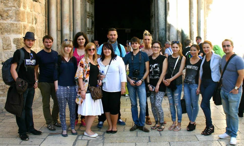 Die Studenten an der Grabeskirche in Jerusalem