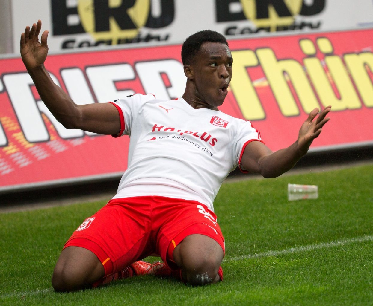 HFC-Stürmer Osayamen Osawe jubelt nach seinem Treffer zum 1:0.