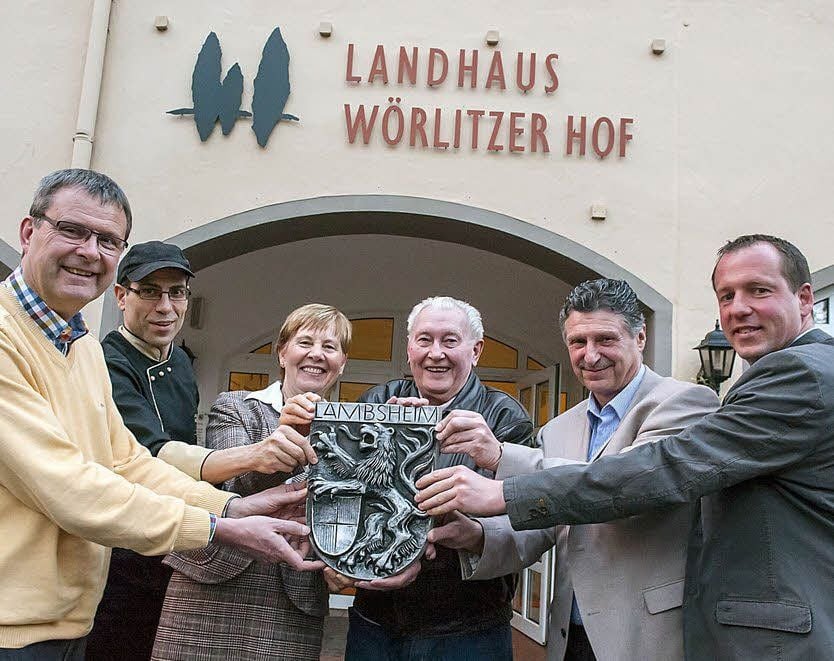Eines von drei Wappen ist für den „Wörlitzer Hof“ bestimmt.