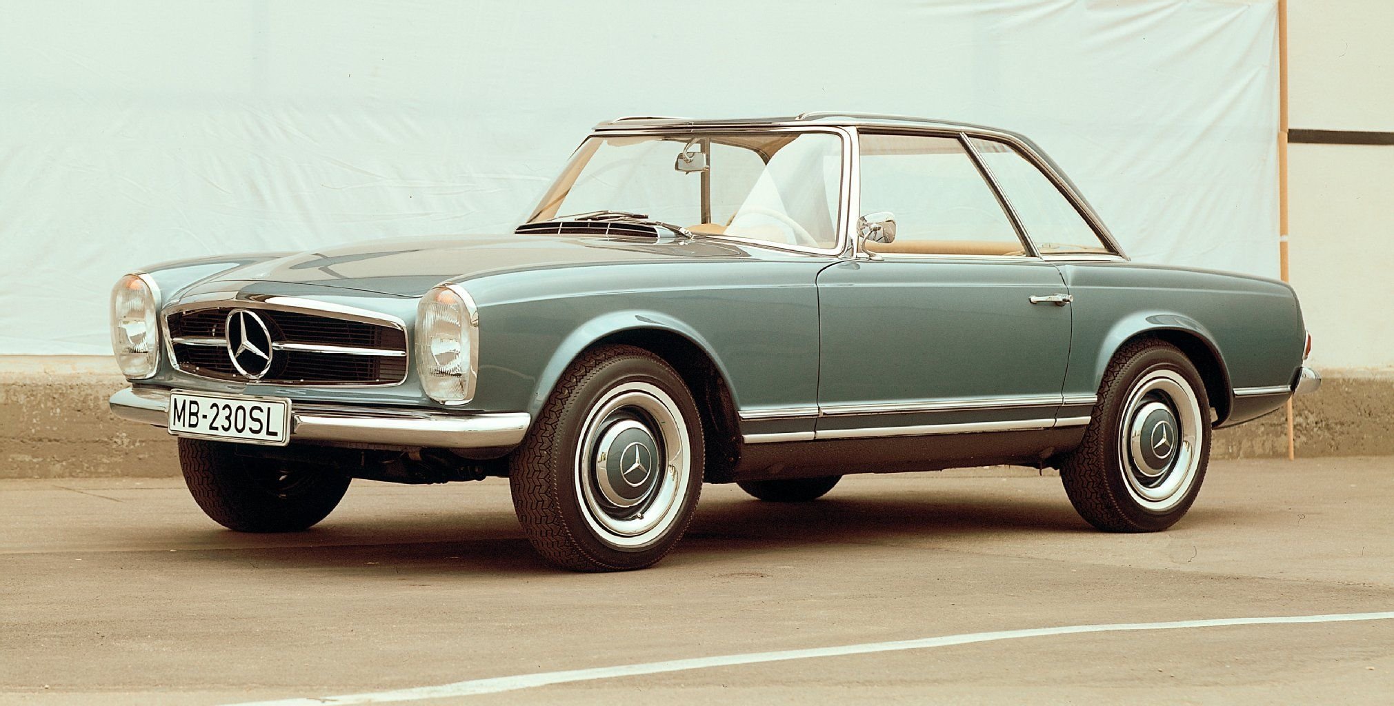 Seinen Spitznamen „Pagode“ erhielt der Mercedes SL aufgrund seines nach innen gewölbten Hardtops.