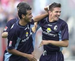 Freiburgs Zlatan Bayramovic (r) mit seinem