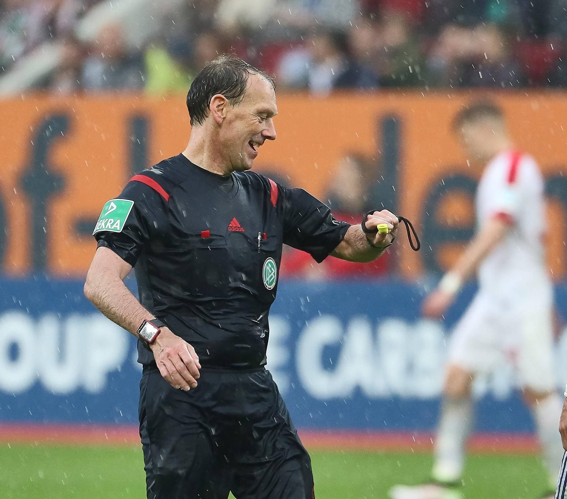Werden Fußballspiele bald nur noch 60 Minuten dauern?