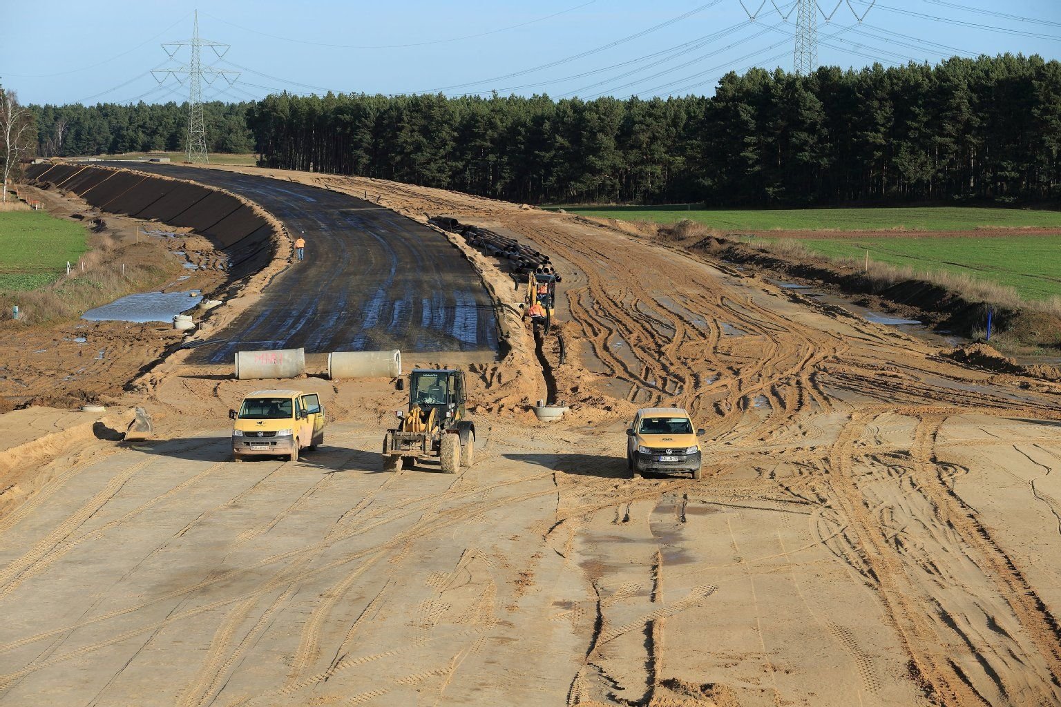 An der Ortsumfahrung von Colbitz (Sachsen-Anhalt) im Zuge der Nordverlängerung der Bundesautobahn 14 wird am 07.01.2014 gearbeitet.