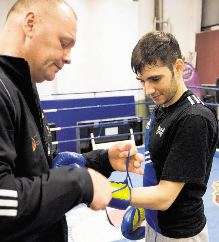 Meistermacher Torsten Schmitz und sein Schützling David Khachatryan beim Training.
