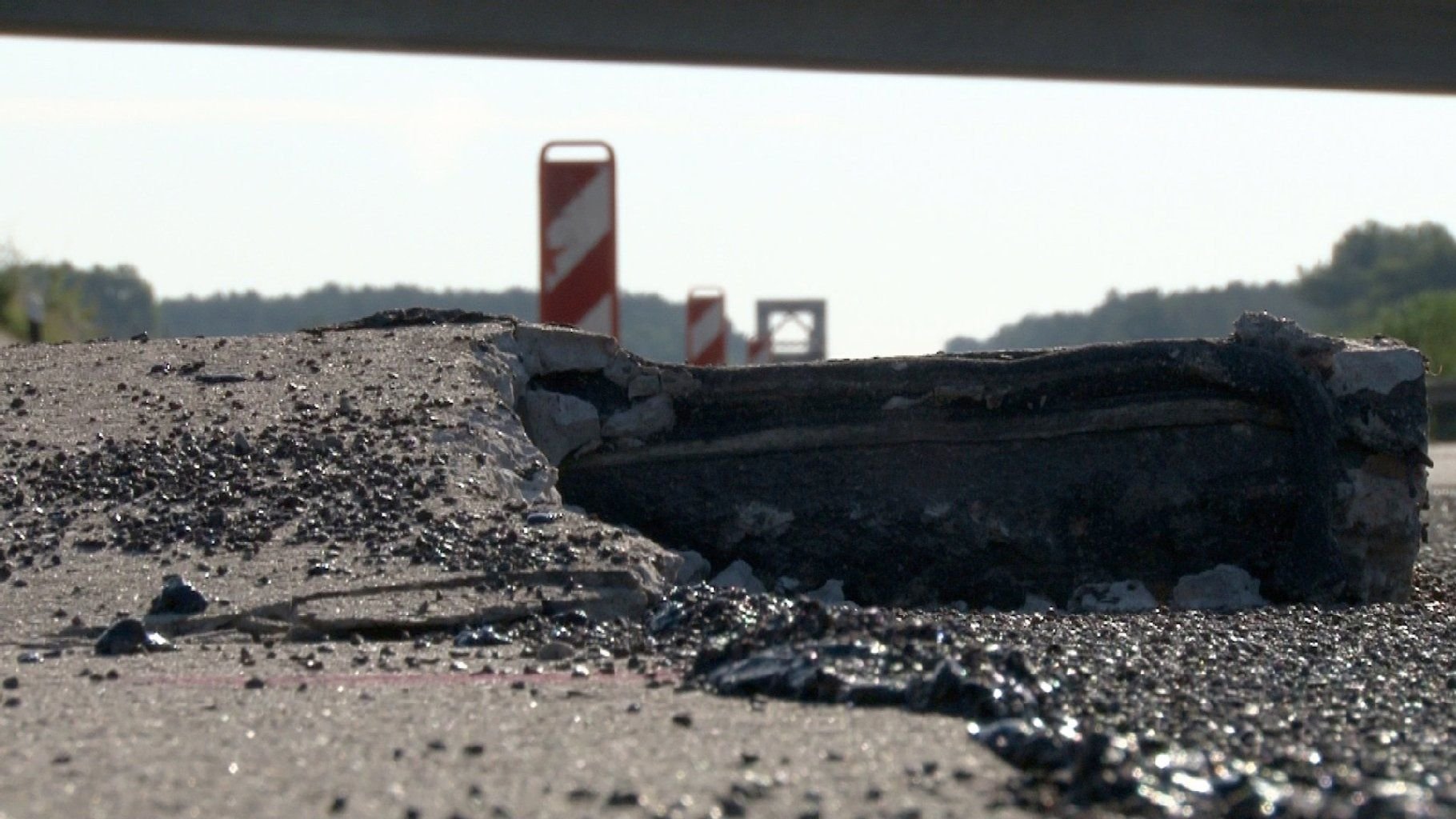 Hitzeschäden auf der Autobahn A2 zwischen Wollin und Ziesar