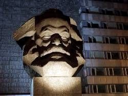 Karl-Marx-Denkmal des sowjetischen Bildhauers Lew Kerbel in Chemnitz, im Volksmund «Nischel» genannt. (Foto: dpa)