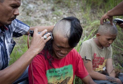 Punks im Umerziehungslager in Indonesien. (FOTO: AFP)