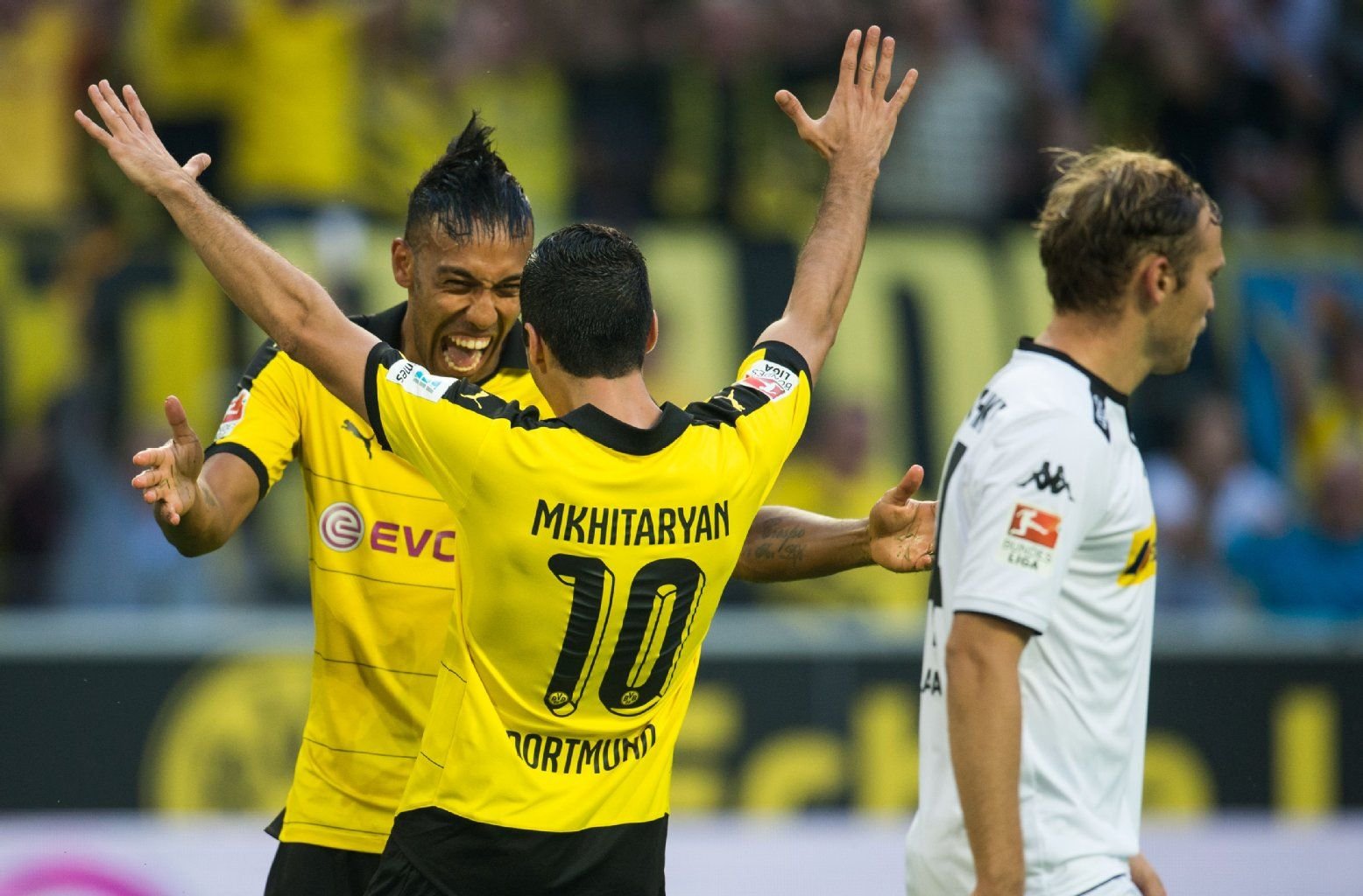 Im ersten Bundesliga-Spiel jubelte nur die Dortmunder Borussia.