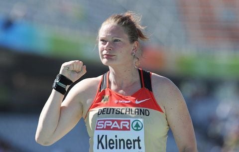Die deutsche Kugelstoßerin Nadine Kleinert ballt jubelnd die Faust. (Foto: Rainer Jensen)