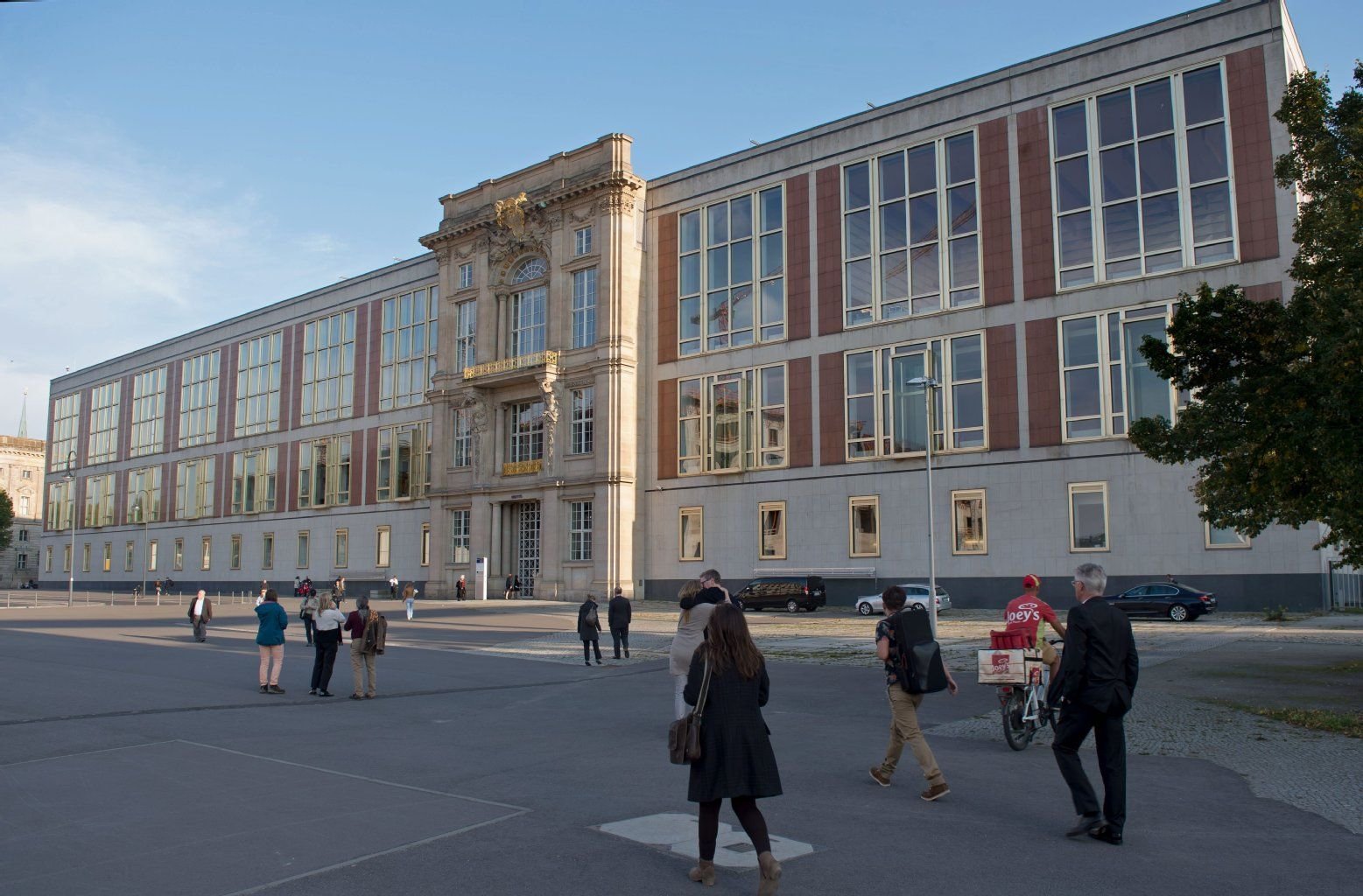 Im ehemaligen Staatsratsgebäude der DDR in Berlin ist inzwischen die European School of Management and Technology (emst) untergebracht.