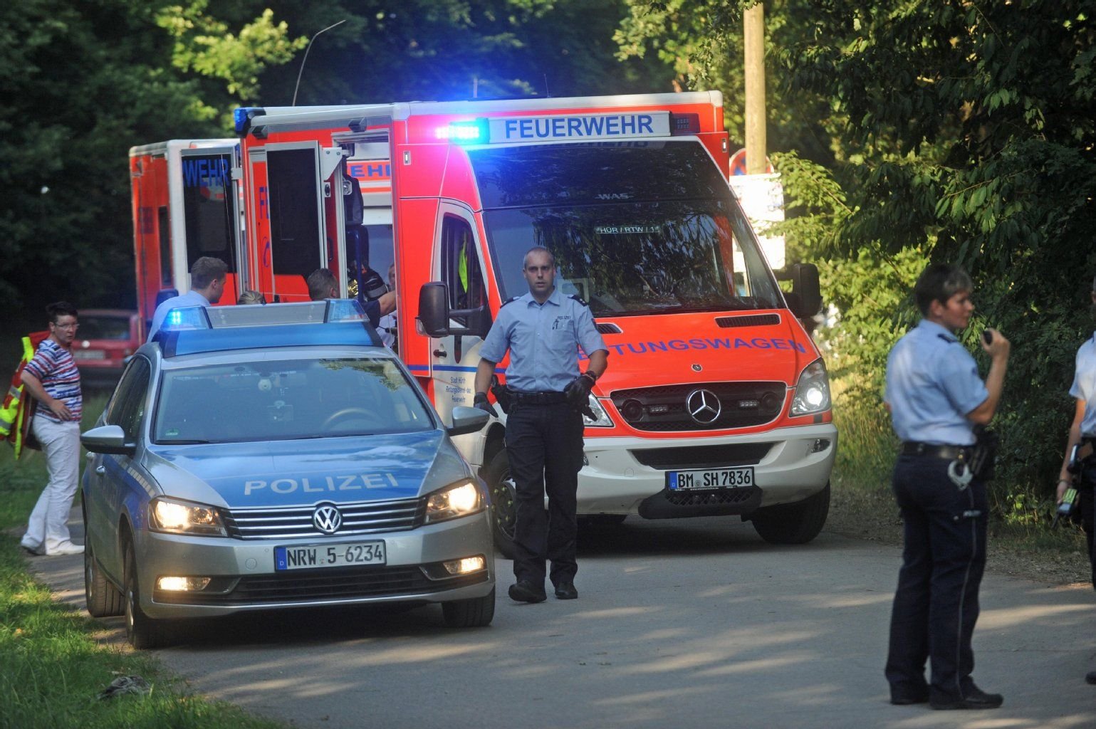 Polizei und Rettungseinsatz am Otto-Maigler-See nach einer Massenschlägerei