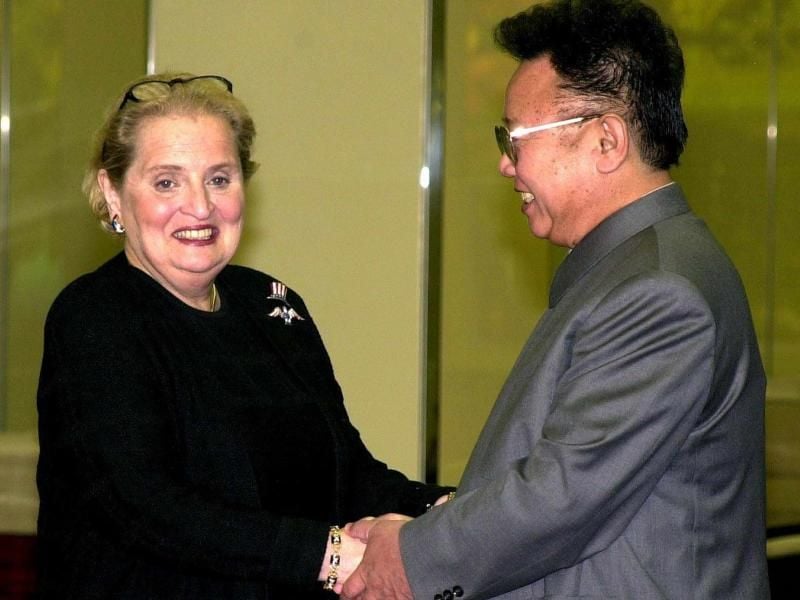 Im Oktober 2000 traf US-Außenministerin Madeleine Albright in Pjöngjang den damaligen Machthaber Kim Jong Il. Foto: Chien-Min Chung/POOL