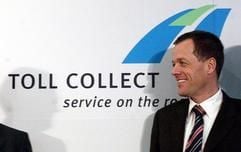 Der T-Systems-Manager Christoph Bellmer wird am Dienstag (16.03.2004) in Hannover als neuer Geschäftsführer der Toll Collect GmbH vorgestellt. Er folgt damit dem erst vor wenigen Monaten eingesetzten Hans-Burghardt Ziermann. Die Telekom hatte nach der Einigung mit der Bundesregierung das Ruder bei Toll Collect übernommen, wobei T-Systems die Schlüsselrolle zukommt. (Foto: dpa)