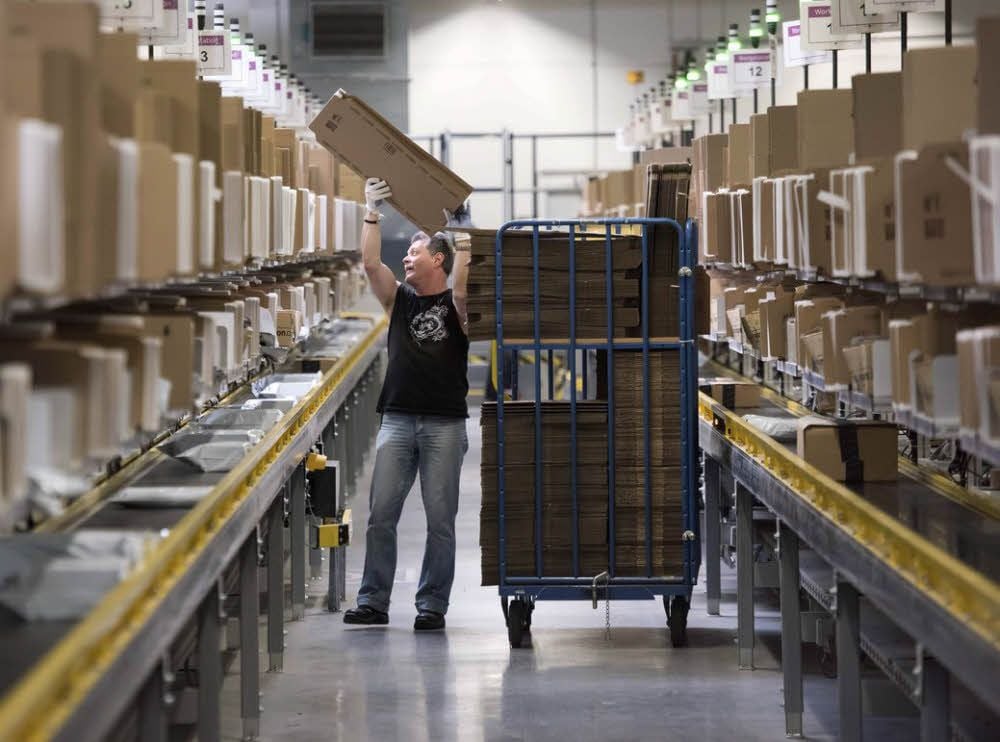 Nur wer über Amazon - hier ein Auslieferungslager - bezahlt, erhält die Käufergarantie.