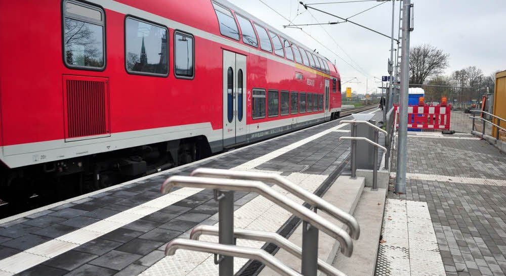 Der Bahnsteig ist fertig, das Häuschen für die Station „Altstadt“ kommt im nächsten Jahr hinzu.