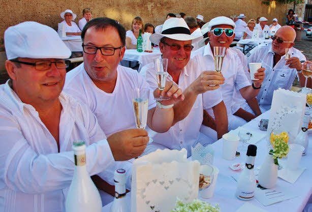 Hans-Joachim Werner, Klaus Hamann, Detlef Brzezinski, Hello Stein und Klaus Priese (v.l.) stoßen an.