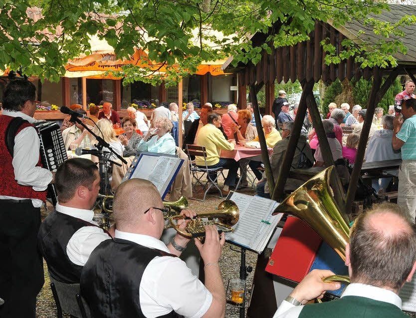 Die Südharzmusikanten aus Rosperwenda luden am Sonntag zum Frühschoppen an die Gaststätte „Heimkehle“ ein.