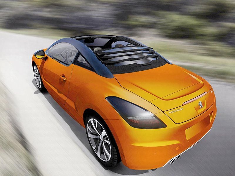 Das Glas-Lamellendach von Magna Steyr ist eine Alternative zum versenkbaren Hardtop – und lässt die Sonne ins Auto.