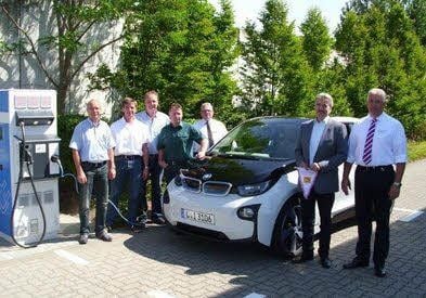 Eine neue E-Tanksäule wurde auf dem Gelände des BMW Autohauses Ehrl in Betrieb genommen.