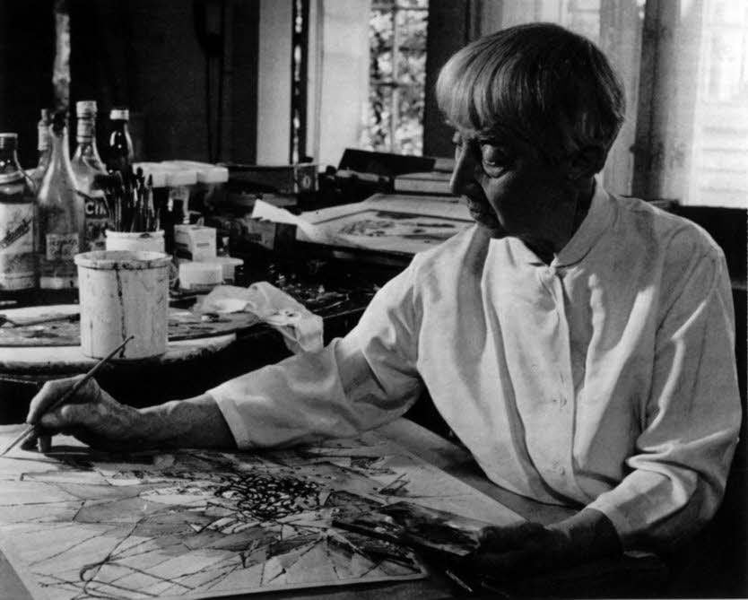 Hannah Höch in ihrem Atelier in Berlin-Heiligensee, um 1970