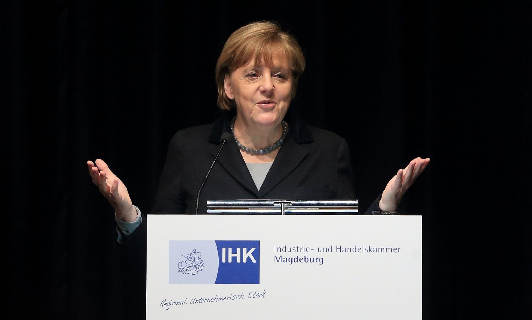 Bundeskanzlerin Angela Merkel (CDU) hält am 07.01.2016 beim Neujahrsempfang der Industrie- und Handelskammer Magdeburg in Magdeburg (Sachsen-Anhalt) die Festrede.
