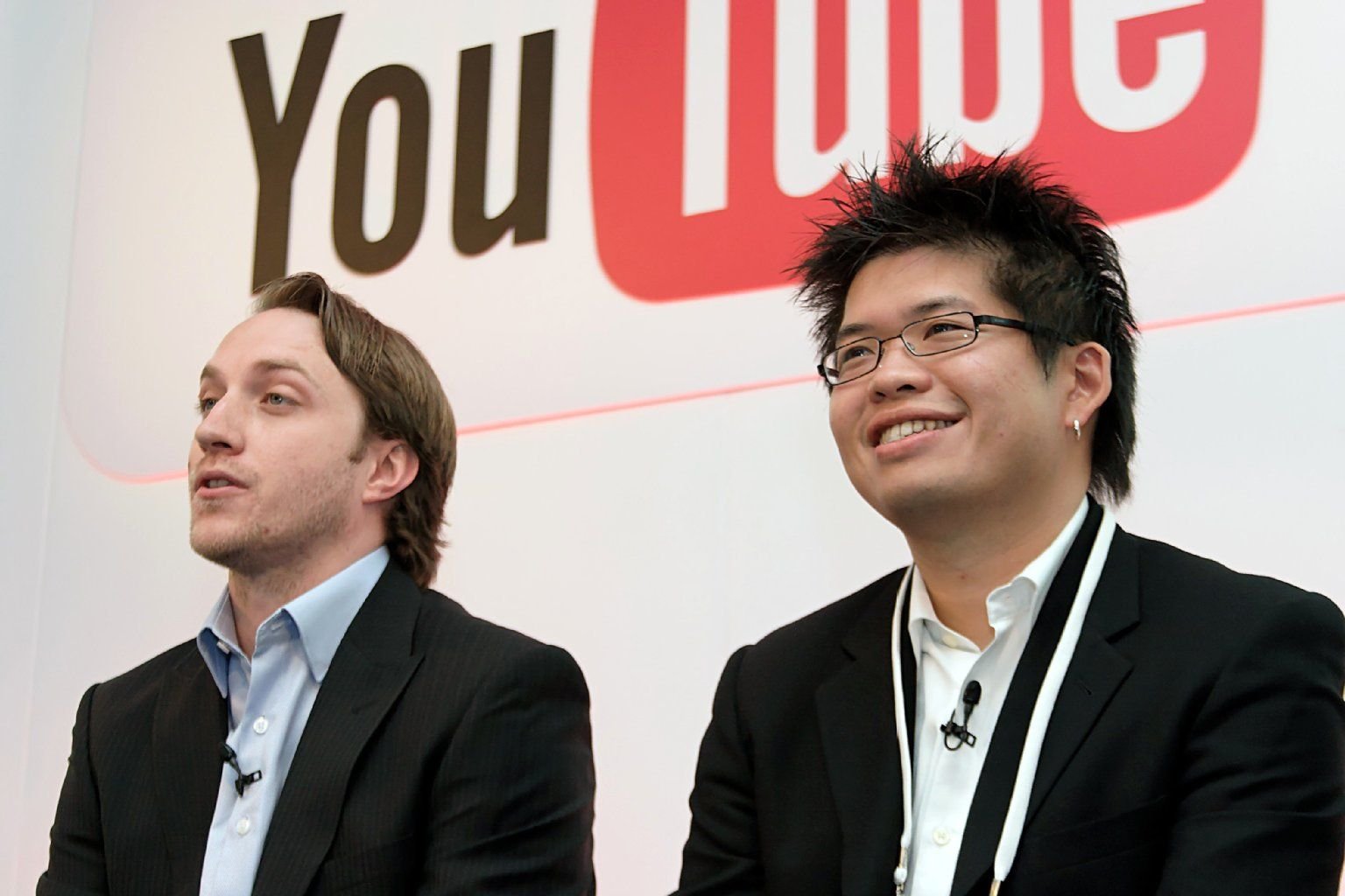 Die beiden YouTube-Gründer Chad Hurley (l) und Steve Chen (r) .