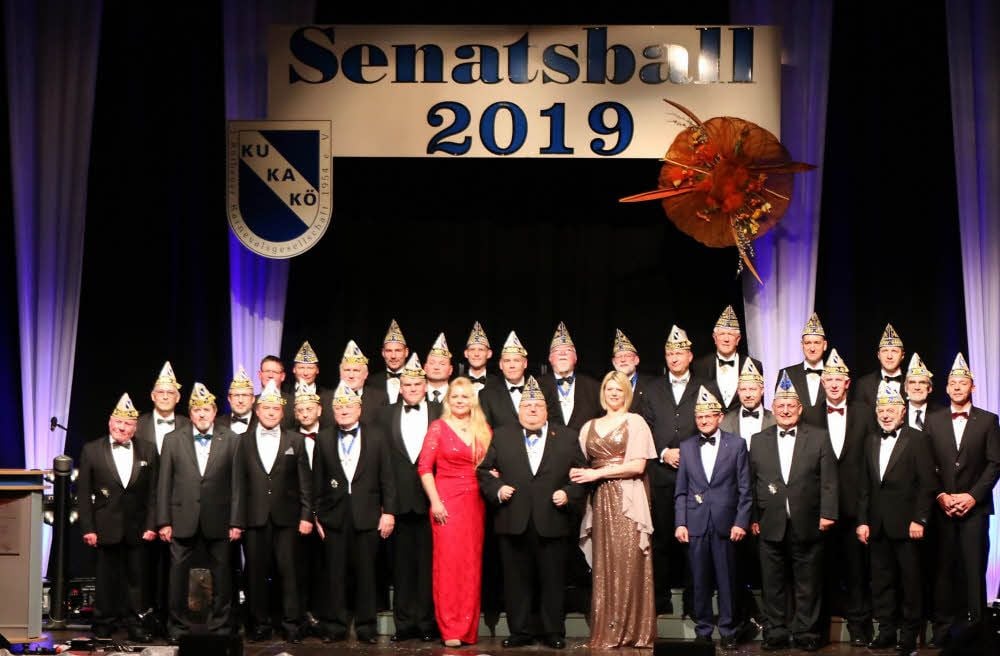 Die Senatoren des Kukakö zeigten sich auf der Bühne versammelt. Der Senatsball am Samstag war die 25. Auflage der Traditionsveranstaltung.