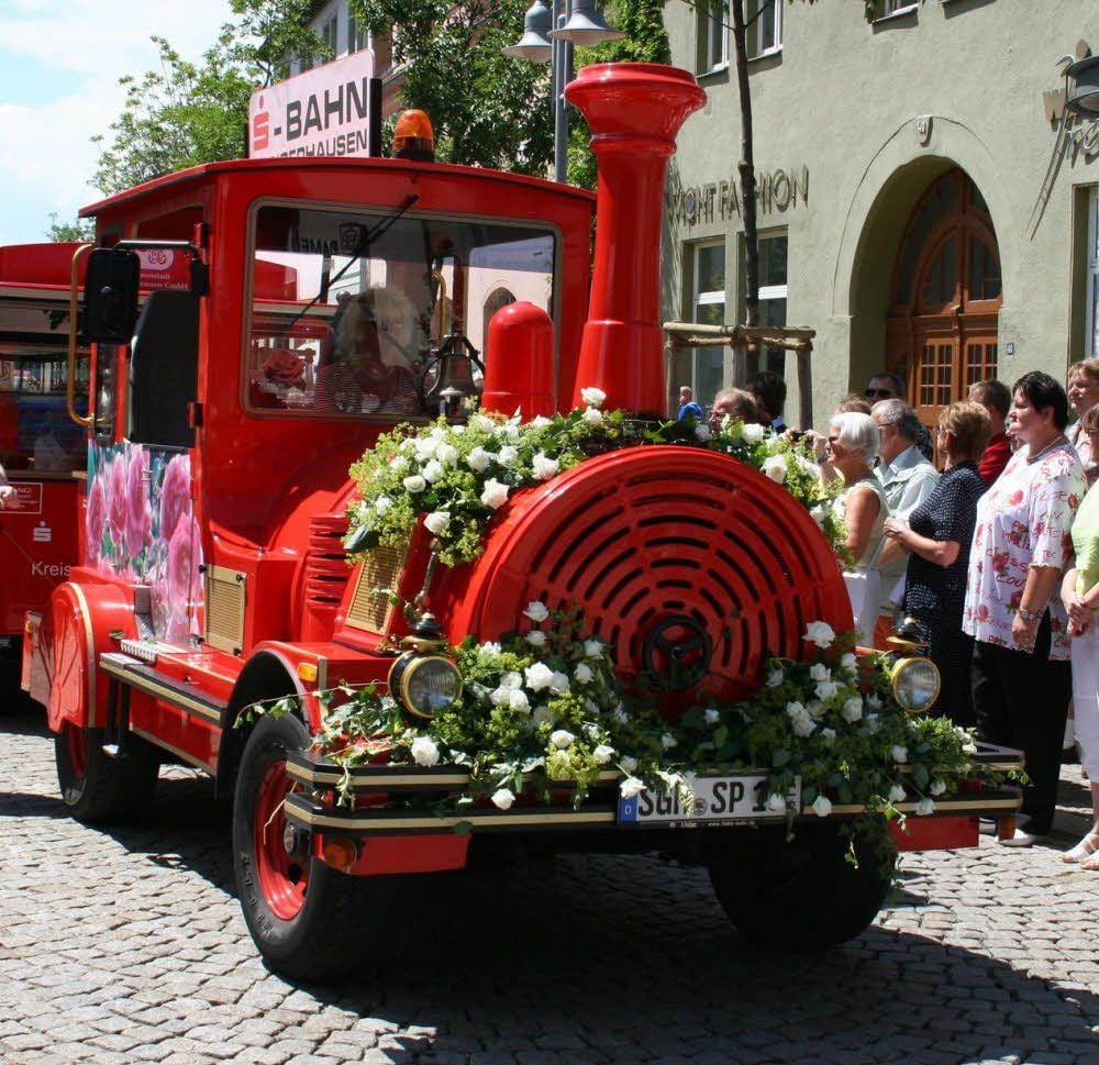 Noch hält die S-Bahn durch und pendelt zwischen Rosarium und Stadt.