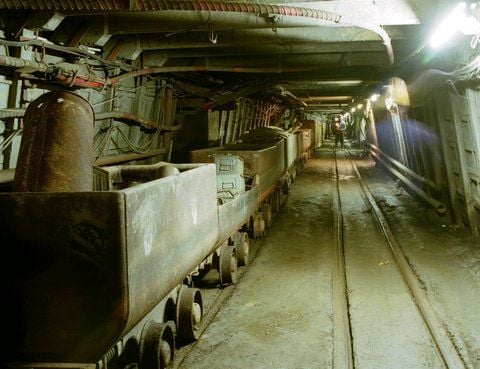 Die Strecke auf der 180-Meter-Sohle des Schachtes 367 im Sanierungsbetrieb Ronneburg der Wismut GmbH. (FOTO: DPA/ARCHIV)