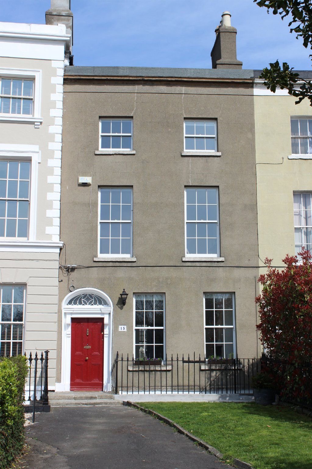 Unscheinbar: Bram Stokers Geburtshaus in 15 Marino Crescent in Dublin.
