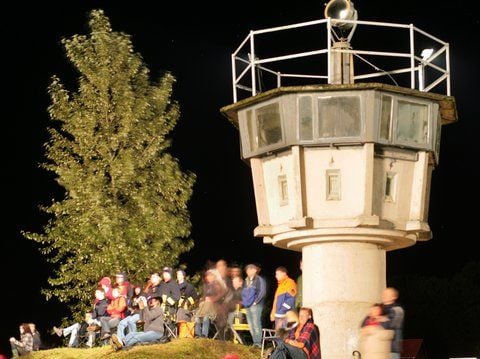 Das Musikfestival «Rock am Denkmal» an der ehemaligen innerdeutschen Grenze bei Hötensleben (Bördekreis) wird in diesem Jahr auf einen Tag verkürzt. (ARCHIVFOTO: DPA)
