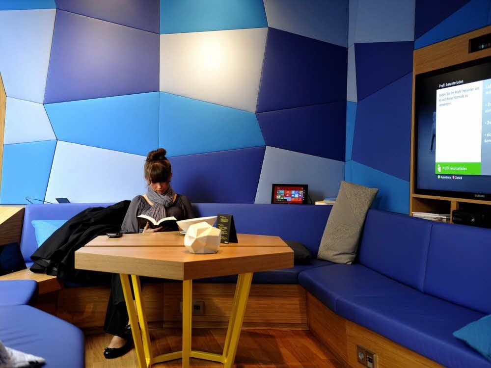 Verschieden gestaltete Sitzgruppen in „The Digital Eatery“ bedienen jeden Geschmack.