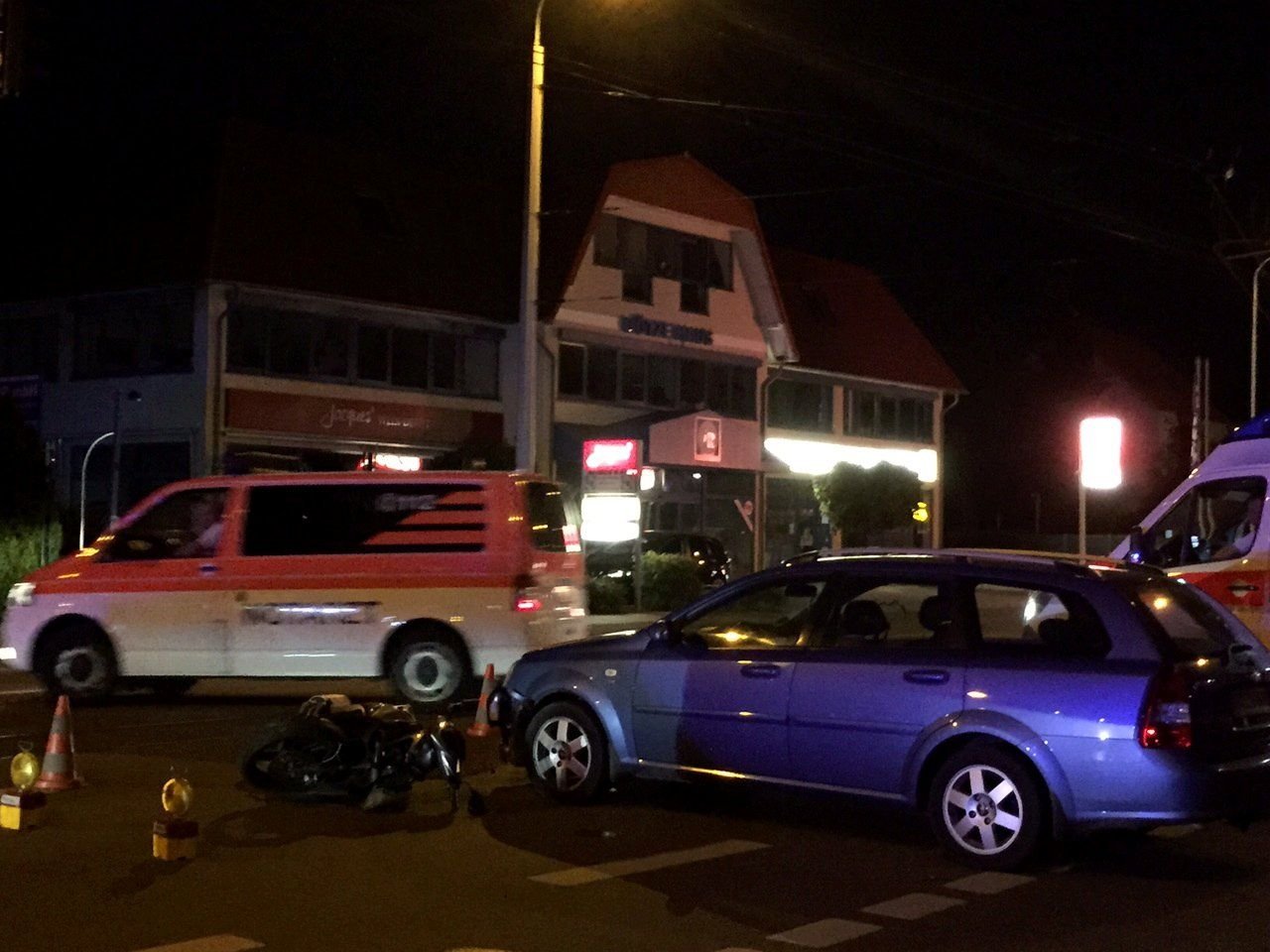 In der Delitzscher Straße ist am Montagabend ein Motorradfahrer schwer verletzt worden.