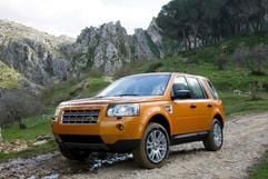 Anleihen beim großen Bruder - der Land Rover Freelander erhält künftig Designmerkmale des Discovery. (Foto: dpa)