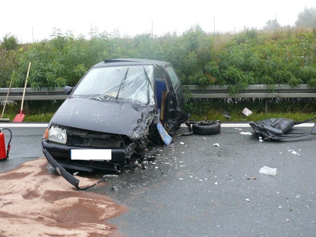 Die 78-jährige Falschfahrerin wurde bei dem Unfall auf der B6n schwer verletzt.