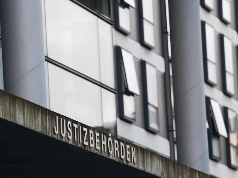 Die Außenaufnahme zeigt die Justizbehörden. Foto: Swen Pförtner/Archiv