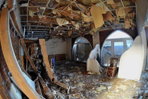 Blick in die zerstörte Taverne unter der Wohnung der Neonazi-Terrorzelle in der Zwickauer Frühlingsstraße (FOTO: DPA)