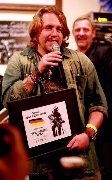 Mike Seeber freut sich über den Sieg beim Deutschen Blues-Wettbewerb. Nun geht es weiter nach Memphis.