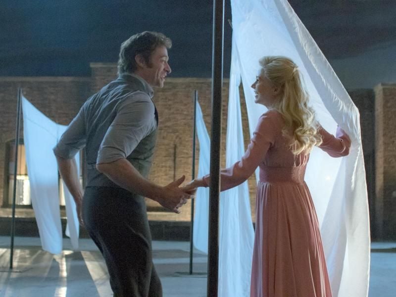 PT. Barnum (Hugh Jackson) versucht, seiner Frau Charity Barnum (Michelle Williams) gerecht zu werden. Foto: Twentieth Century Fox