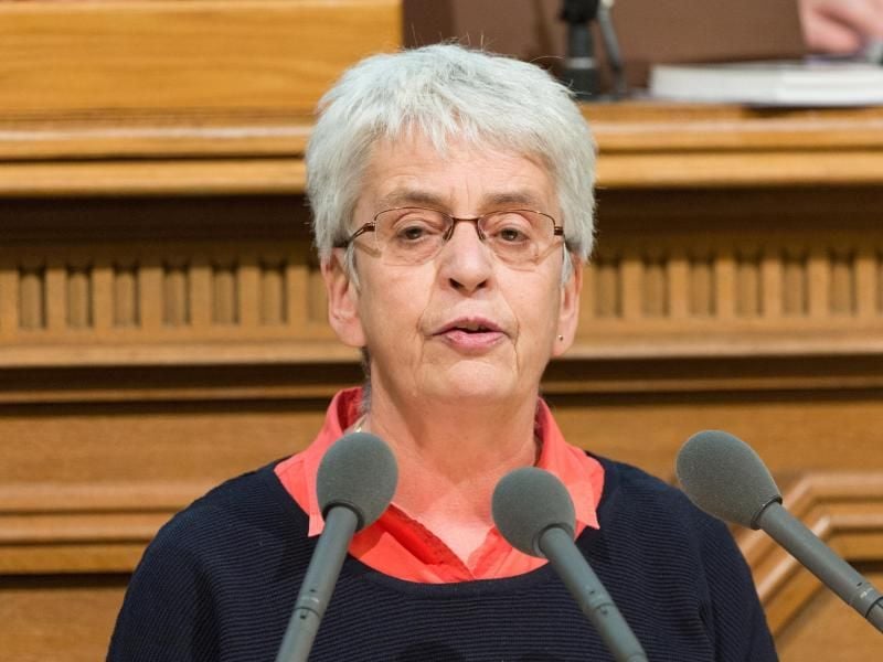 Christiane Schneider (Linke), Innenexpertin der Fraktion, spricht ins Mikrofon. Foto: Christophe Gateau/Archivbild