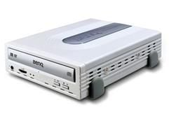 DVD-Brenner zum Mitnehmen - so ein externes Modell kann über die Kabelverbindung USB oder Firewire mit dem Rechner verbunden werden. (Foto: dpa)