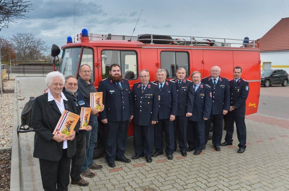 Verbands-Erinnerungsfoto mit Alterskameraden.