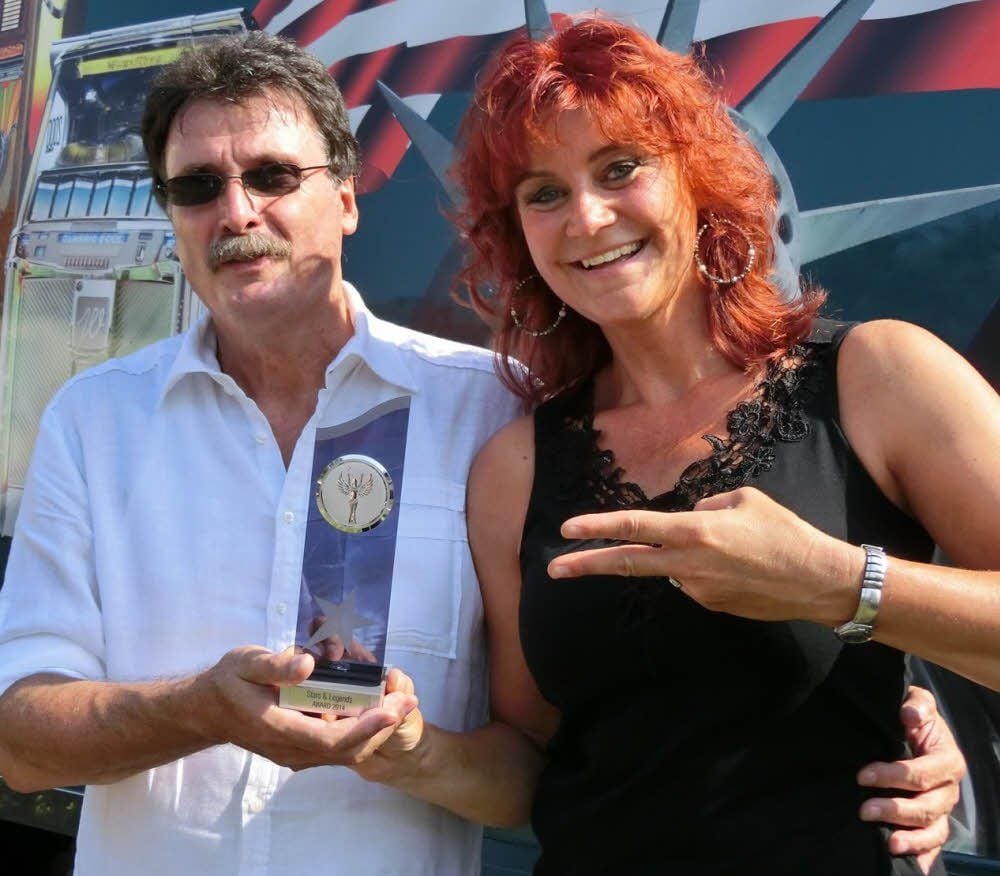 Nach dem „Stars & Legends Award“ 2011 haben Sabine Waszelewski und Klaus -Jürgen Dobeneck auch den 2014er Medienpreis gewonnen. 2012 war das Duo Capriccio mit dem „Kult-Star Award Deutschland“ geehrt worden.