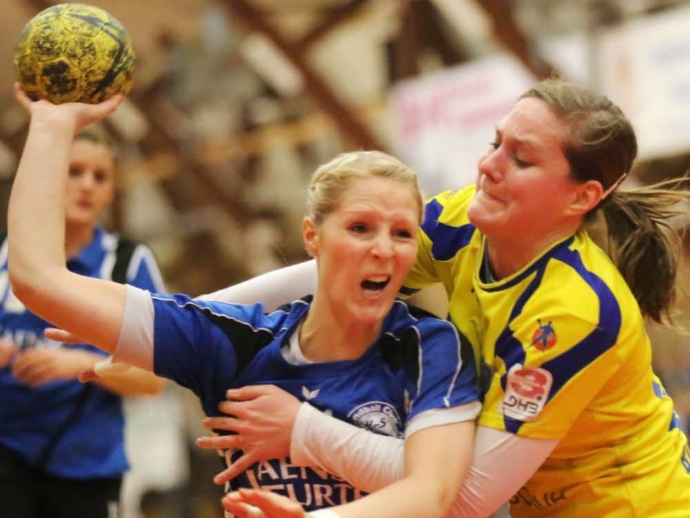 Paula Farken (beim Wurf) musste sich mit ihrem Team geschlagen geben.